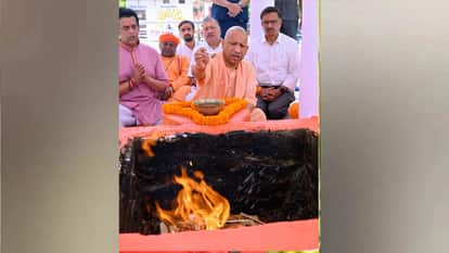 CM Yogi performed Rudrabhishek for the second consecutive day.
