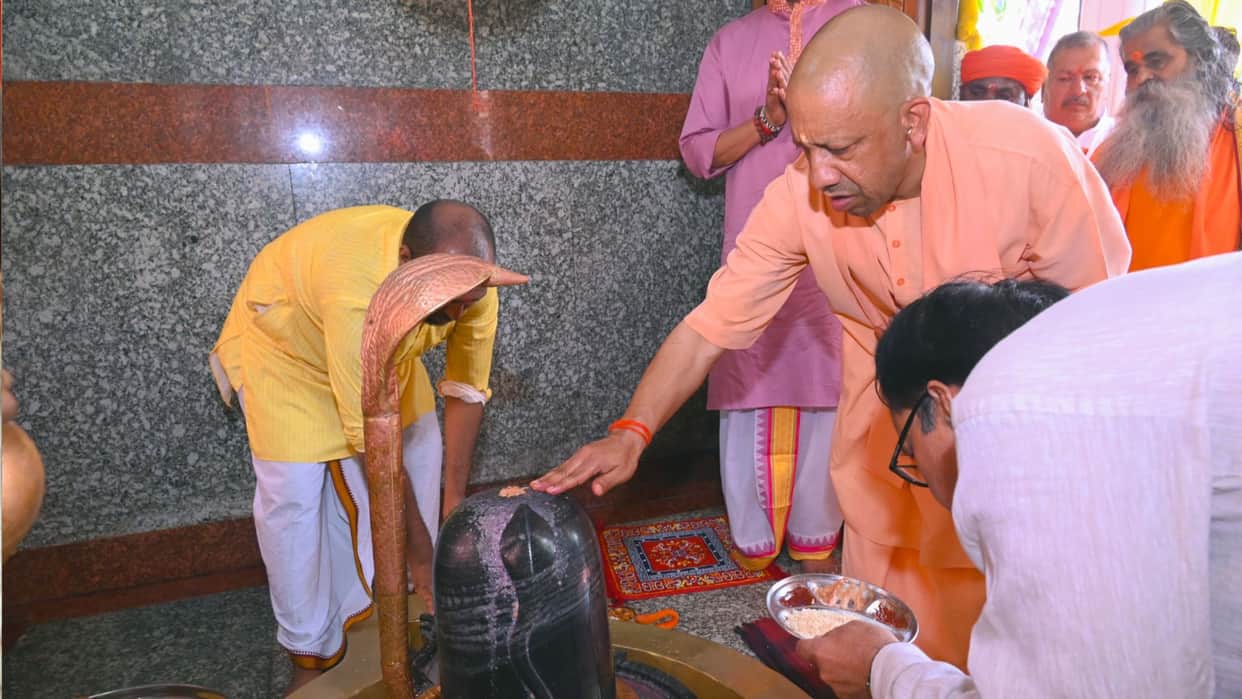 CM Yogi performed Rudrabhishek for the second consecutive day.