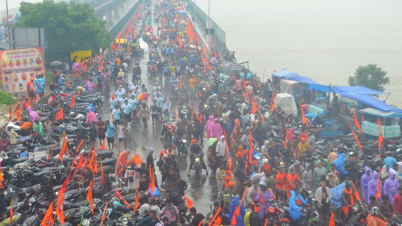 Gen Z Kanwar Yatra in Haridwar New Age Kanwariyas Embrace Faith  Discipline and Tradition Uttarakhand