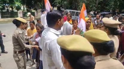 Hamirpur Children and villagers protest for road walked 5 km carrying the Tricolour to reach the Collectorate