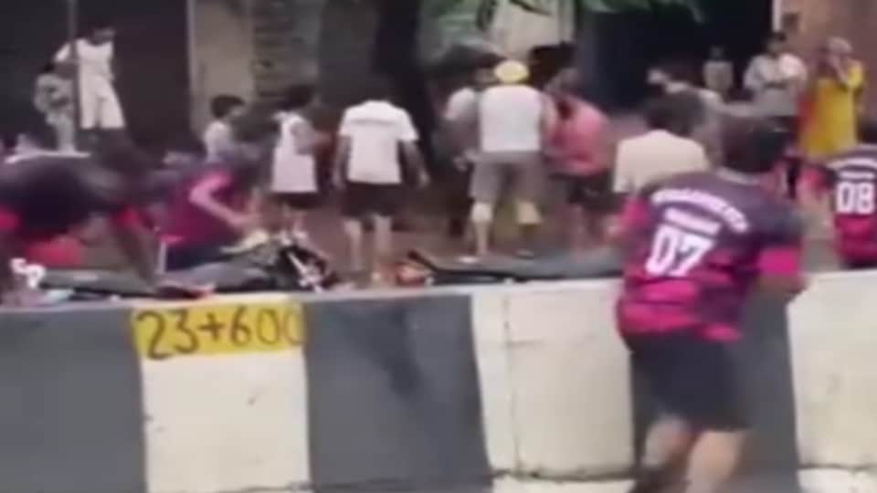 Bijnor: Kanwariyas from Rampur and Sambhal Clash Over Overtaking DJ Vehicle, Sticks Used