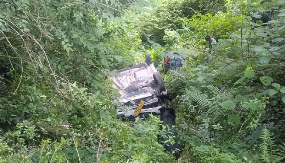 Road Accident: पिथौरागढ़-चंपावत एनएच पर अनियंत्रित होकर खाई में गिरी कार, एक की मौत; तीन गंभीर घायल