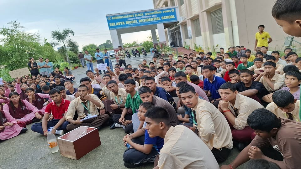 Students stage protest against the quality of food in khatima