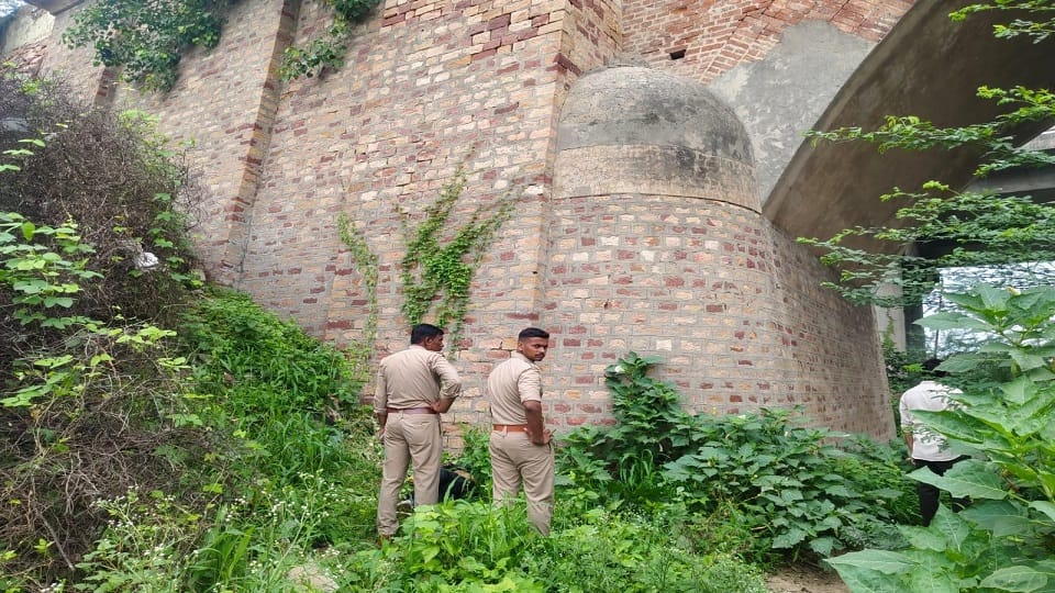 Unidentified body found under the Khari River bridge on the Agra-Gwalior Highway