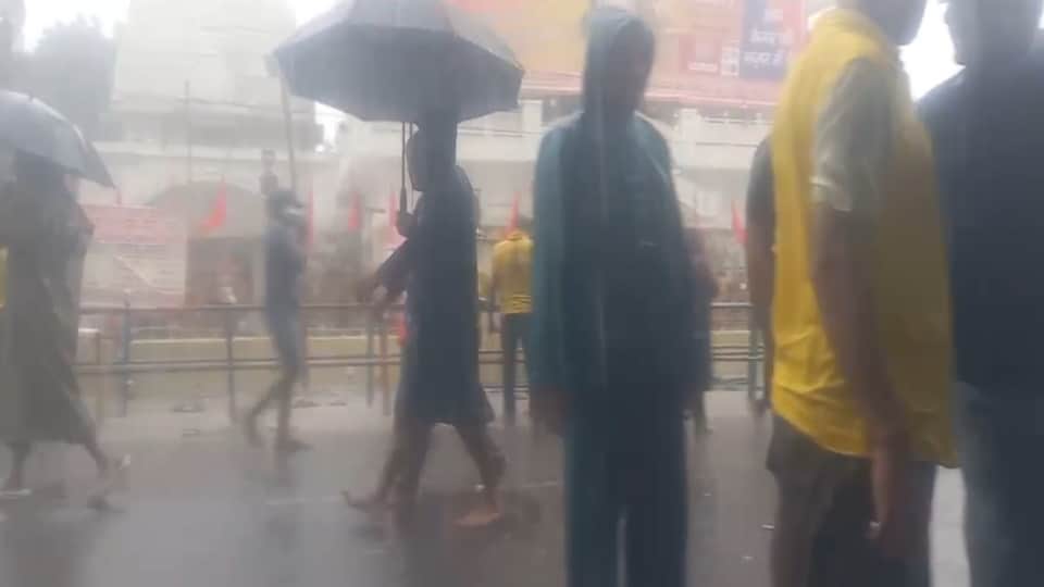 West UP Weather: Rain Brings Relief from Heat and Humidity on Maha Shivratri in Modipuram
