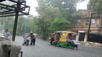 West UP Weather: Rain Brings Relief from Heat and Humidity on Maha Shivratri in Modipuram