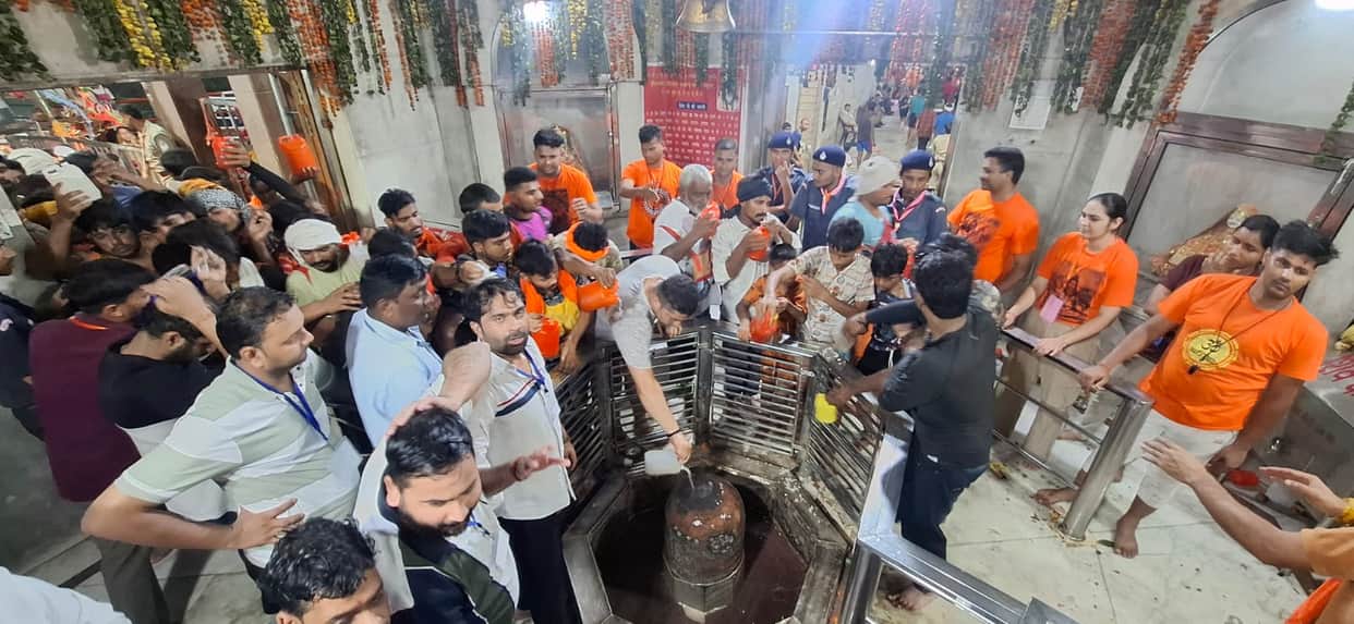 Baghpat: Over 1.5 Million Kanwariyas Offer Jalabhishek at Puramahadev Temple by 10 AM