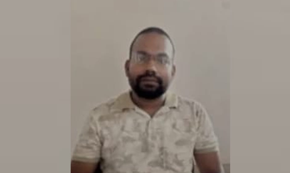 UP: Anti-Corruption Bureau catches Sub-Registrar's office clerk accepting a bribe