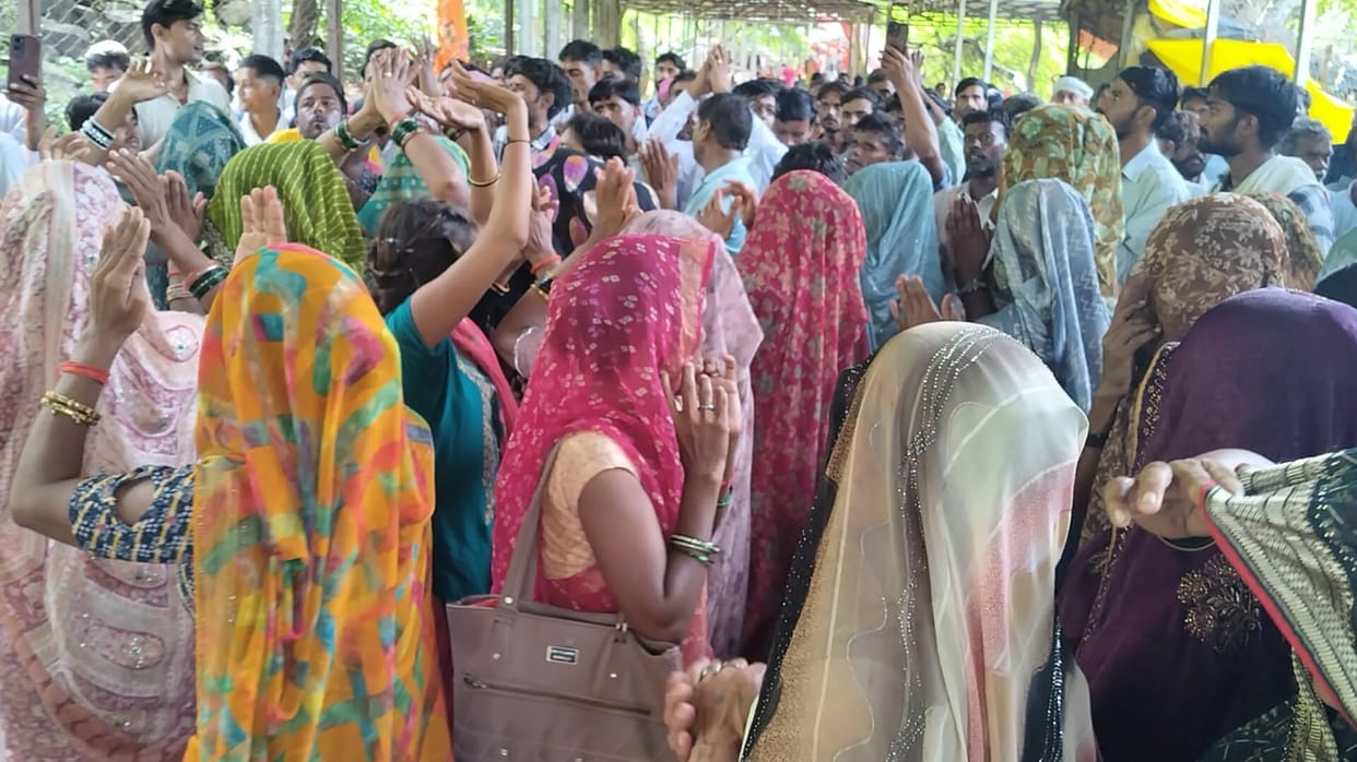 Huge Crowd of Devotees Gathers Ahead of Sawan Amavasya