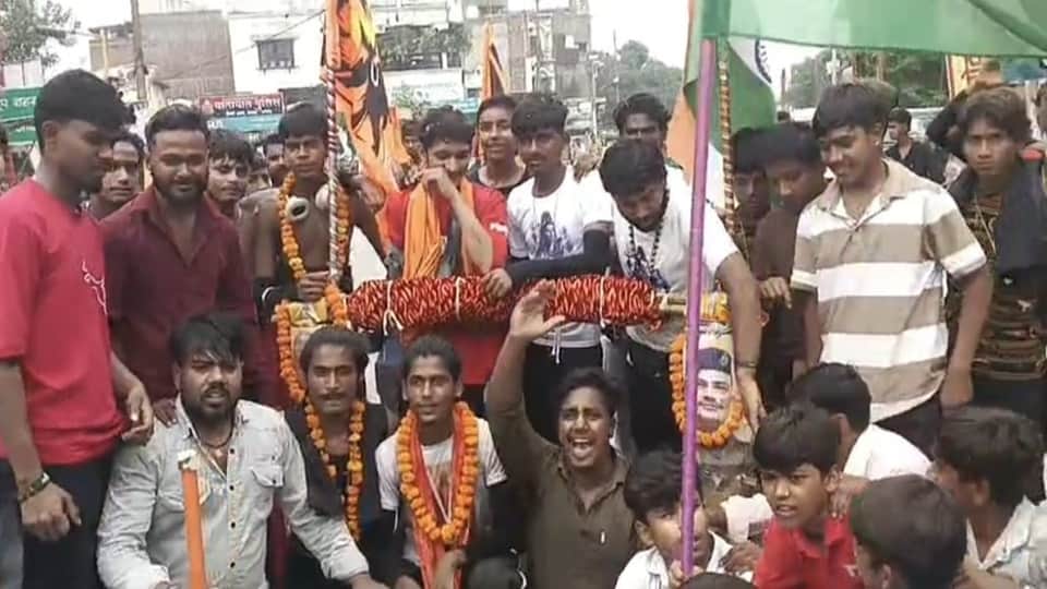 UP Kanwar Yatra Special Kanwar With Yogi Adityanath, SP Bishnoi Photos Reaches Sambhal UP News in Hindi