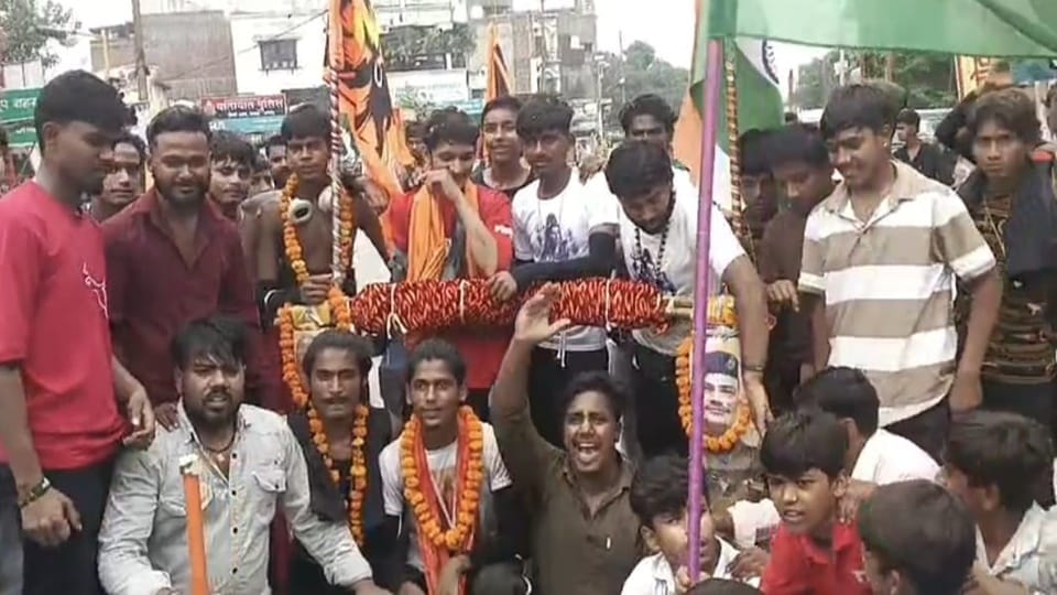UP Kanwar Yatra Special Kanwar With Yogi Adityanath, SP Bishnoi Photos Reaches Sambhal UP News in Hindi