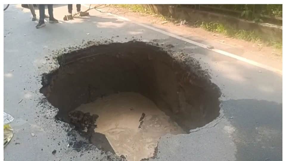 Agra: 2-Km Road in Dayalbagh Collapsed 29 Times in Four Years Faulty Sewer Line Blamed