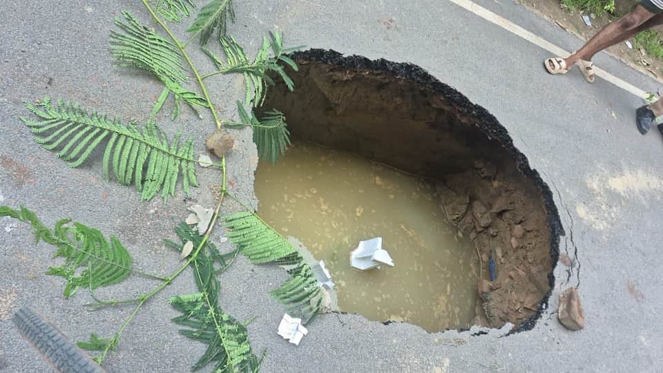 Agra: 2-Km Road in Dayalbagh Collapsed 29 Times in Four Years Faulty Sewer Line Blamed