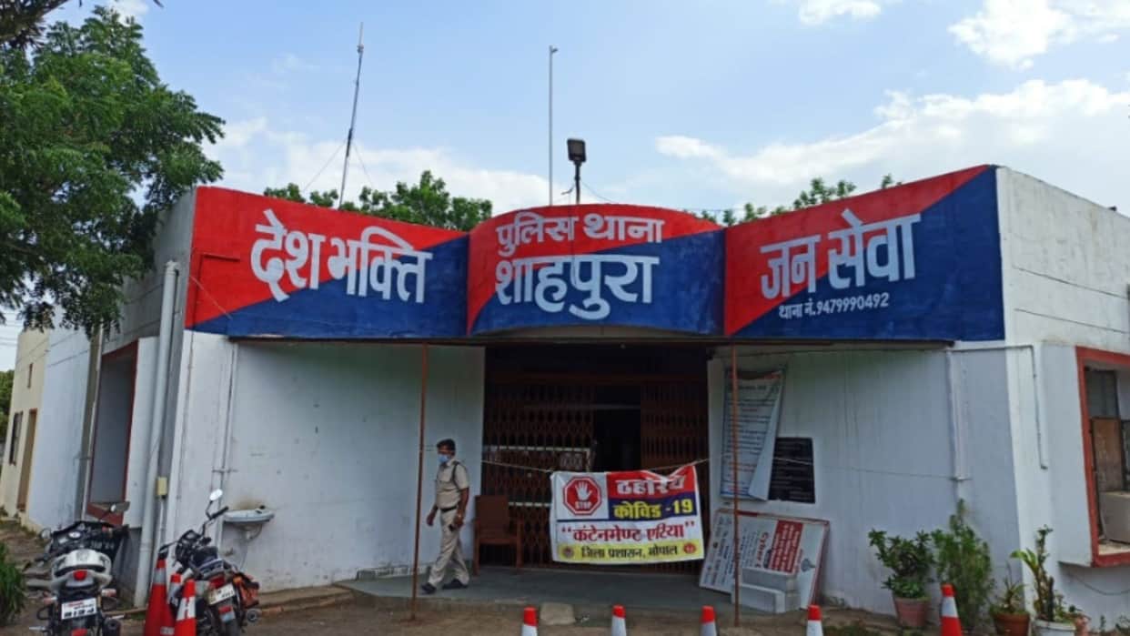 MP News On-Duty Police Constable Kidnapped and Assaulted in Bhopal Muzzled Officer Thrown on Roadside