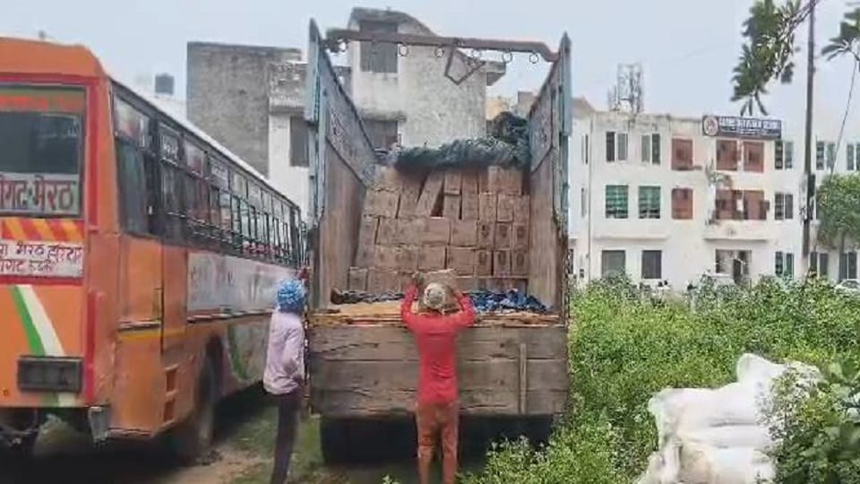 ‘Pushpa’ Style Liquor Smuggling Busted: 415 Boxes of Illegal Liquor Hidden Under Hay in Truck
