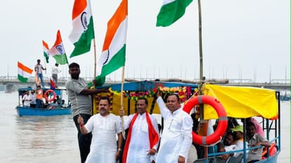 BJP took out Tiranga Yatra on the Ganga using a steamer in Budaun