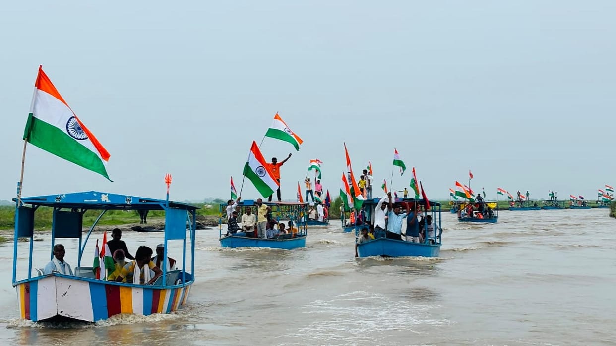 BJP took out Tiranga Yatra on the Ganga using a steamer in Budaun