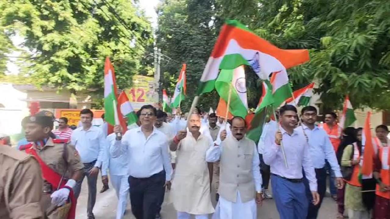 शहर में निकाली गई तिरंगा यात्रा