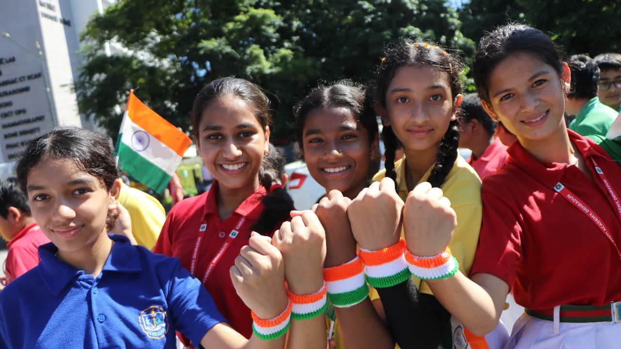 Amar Ujala Tiranga Padyatra in Dehradun Maa Tujhe Pranam event people immersed in patriotic songs Watch photos
