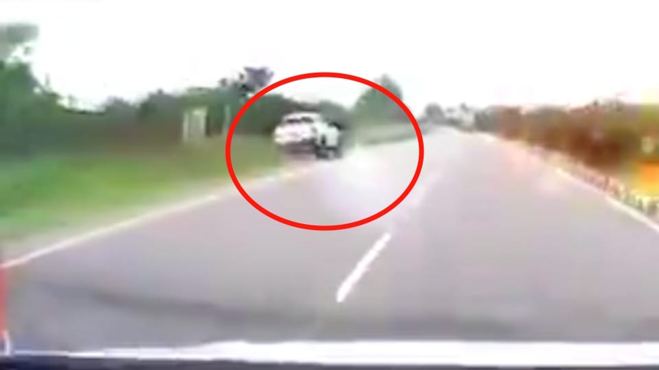 Atiq Ahmed Son Death Car suddenly went out of control and hit divider Aban vehicle video surfaces