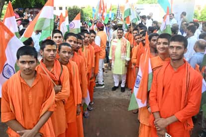 Maa Tujhe Pranam Amar Ujala Tiranga Yatra in Varanasi administration and Municipal Corporation