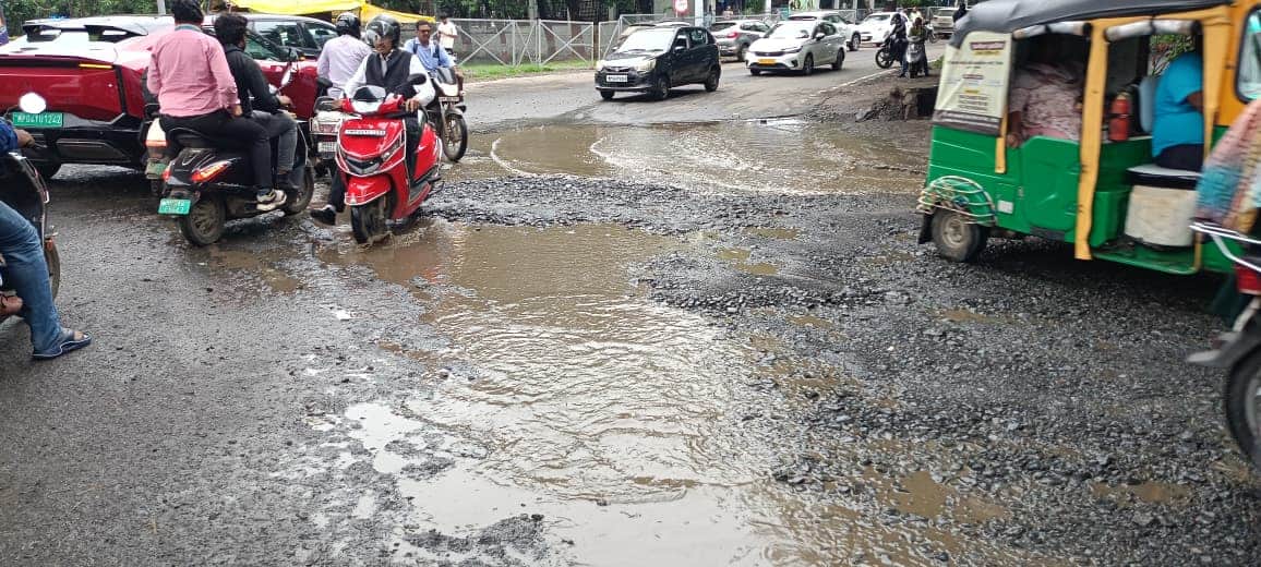 Bhopal: Three days of rain expose the poor condition of Bhopal's roads; potholes have appeared across the city