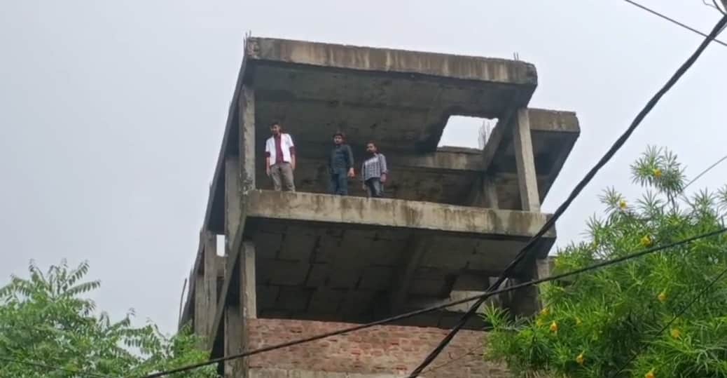 Bhopal News: Waiting 6 years for results and degrees, 3 nursing students climbed a 6-story building and attemp