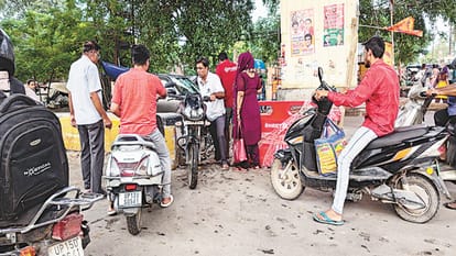 बैरिकेडिंग हटाए गए