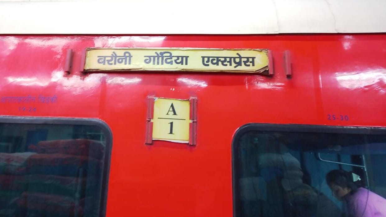 Barauni-Gondia Express overshoots red signal in Shahdol stir within Railways probe launched.