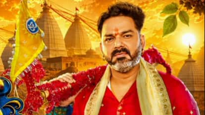 pawan singh security threw down Power Star kanwar yatri fan From Stage Bhojpuri actor Rescue Him Video Viral