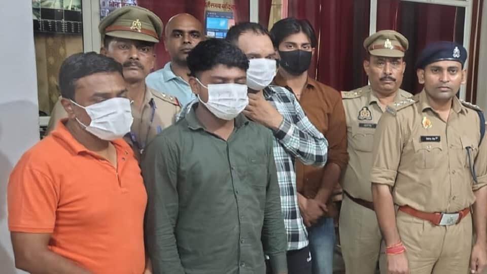 Shamli: Raid at Kanika Hotel; immoral activities were taking place in closed rooms