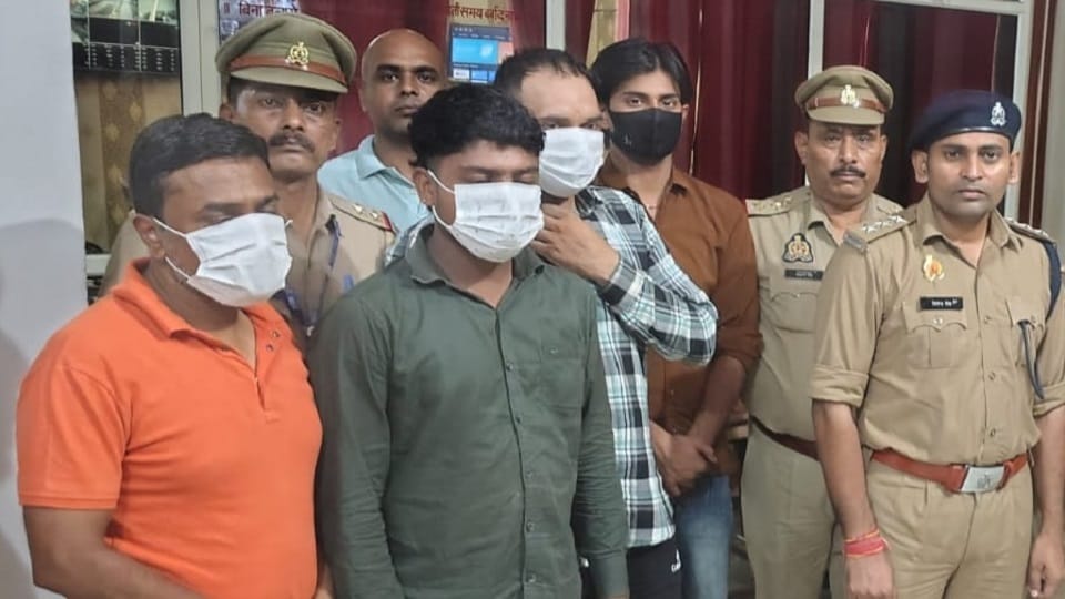 Shamli: Raid at Kanika Hotel; immoral activities were taking place in closed rooms