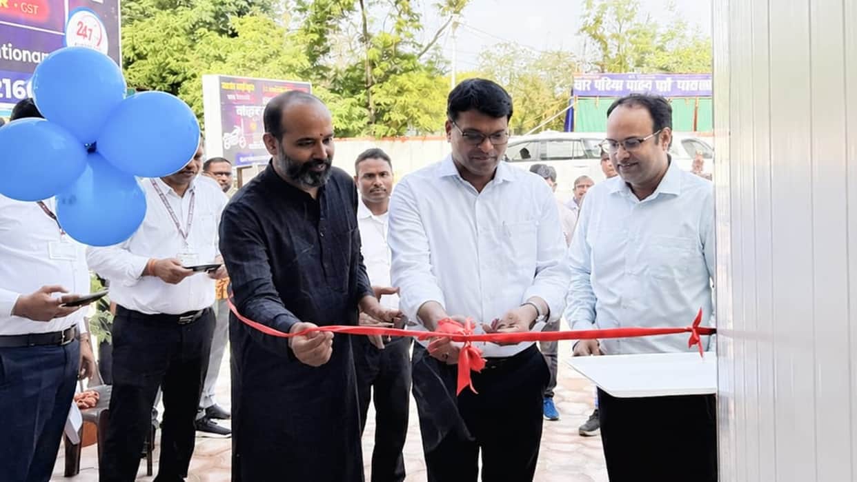 Traveling around city from Bilaspur station has become easier, bikes can now be rented; service starts at ₹100