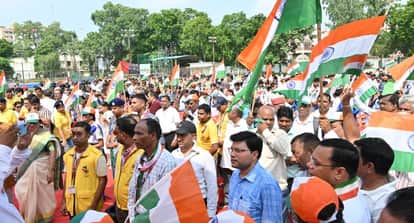 Kanpur Bathed in Patriotism Tricolour Rally Starts from Sarsaiya Ghat National Anthem Sung at Green Park