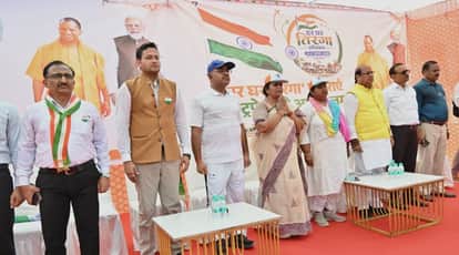 Kanpur Bathed in Patriotism Tricolour Rally Starts from Sarsaiya Ghat National Anthem Sung at Green Park