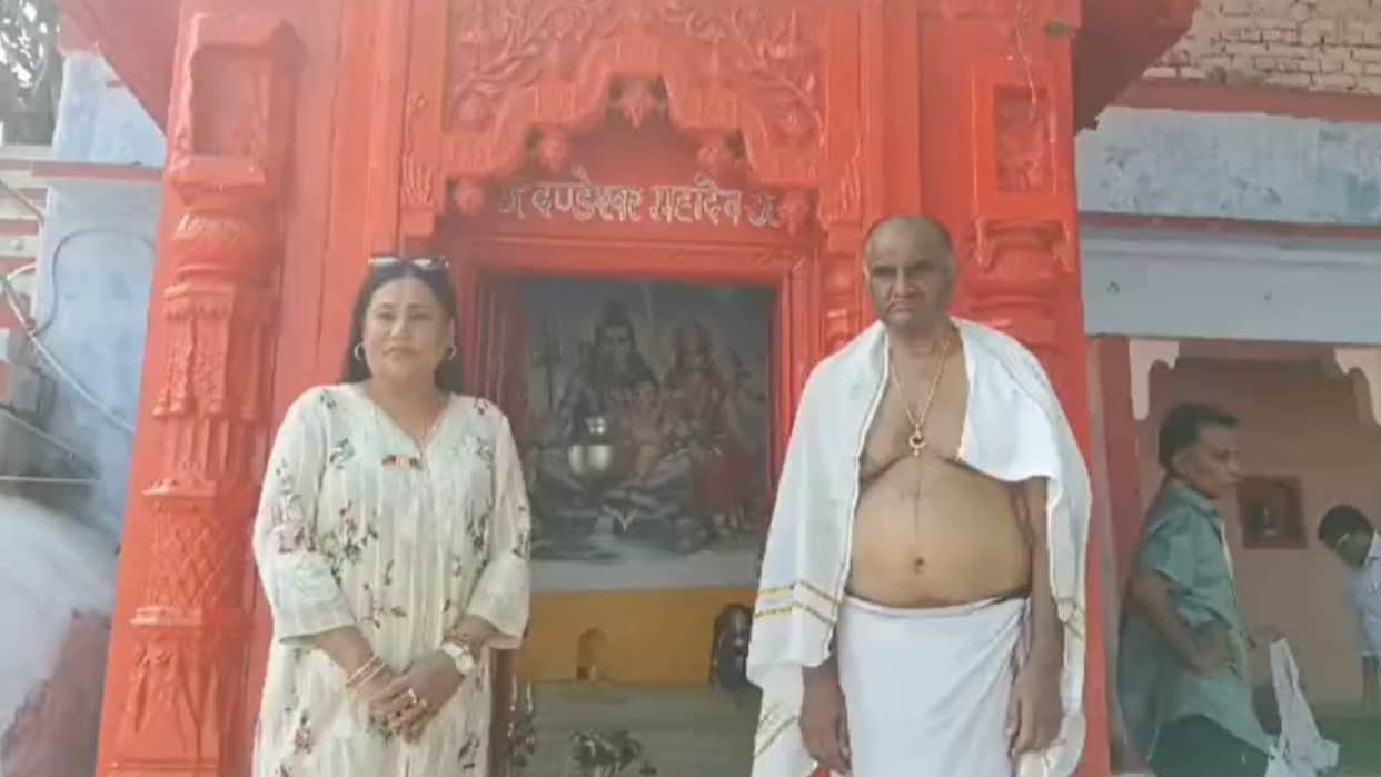 Former PM HD Deve Gowda wife Chennamma Deve Gowda performs Pind Daan in Kashi son performs ritual