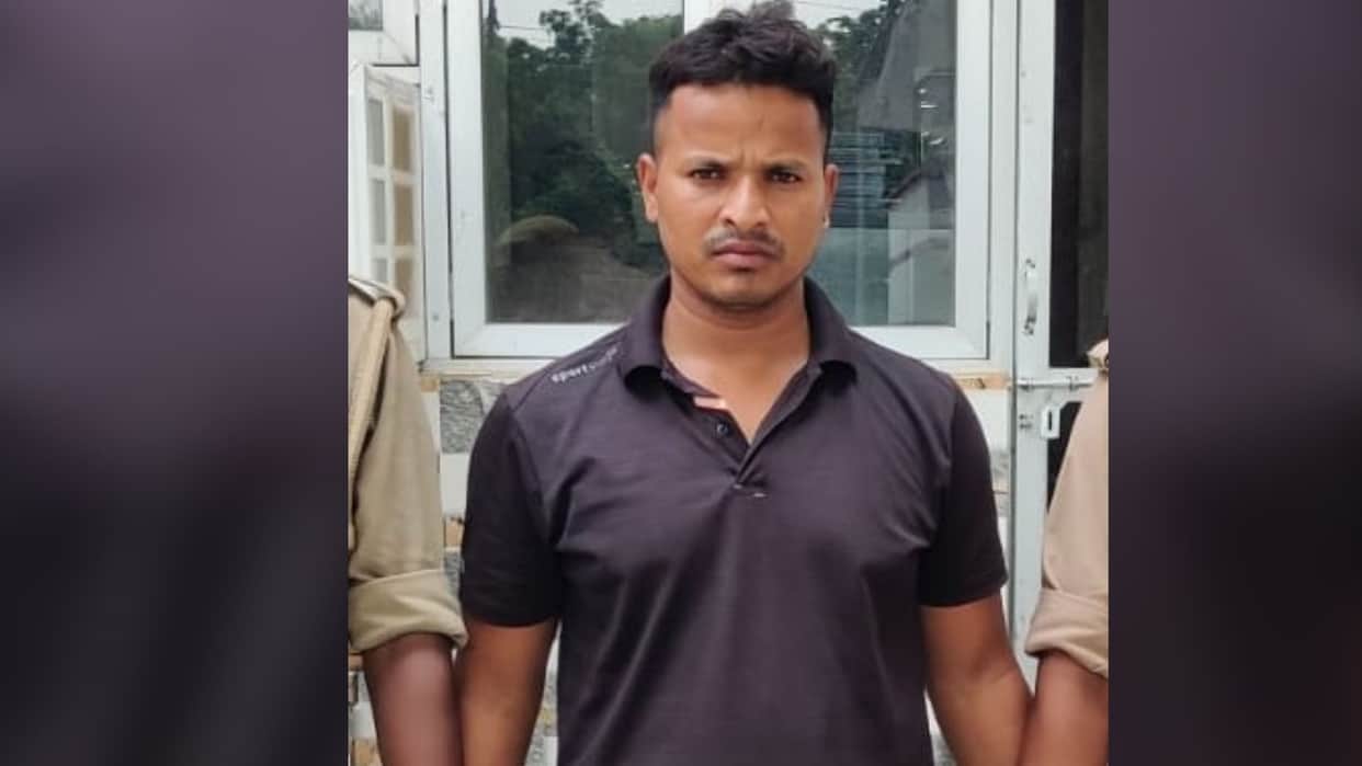 Criminal arrested in Azamgarh for striking deal to ensure candidate passes exam for six lakh rupees