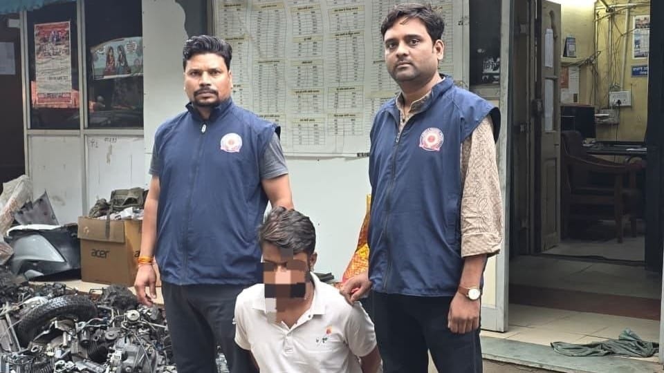 पुलिस की गिरफ्त में आरोपी।