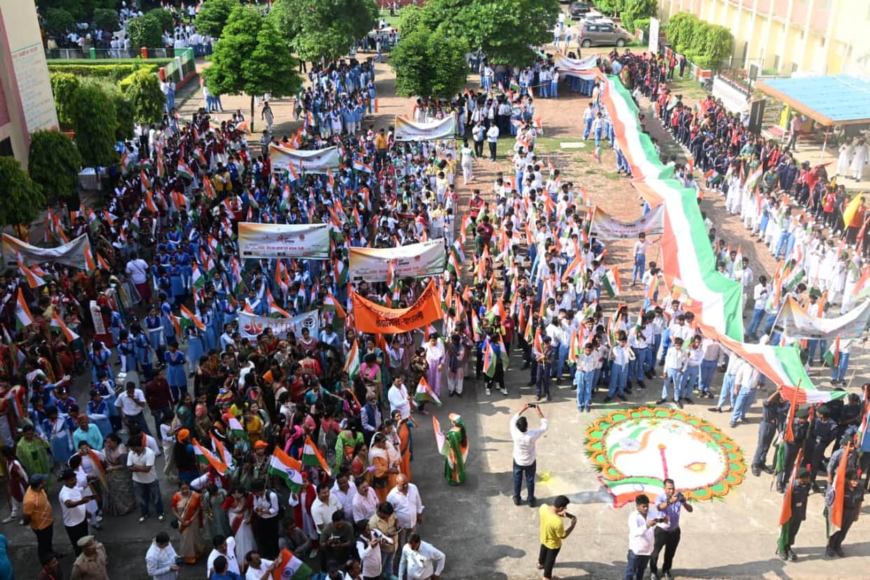 Maa Tujhe Pranam Amar Ujala Tiranga Yatra in Varanasi administration and Municipal Corporation