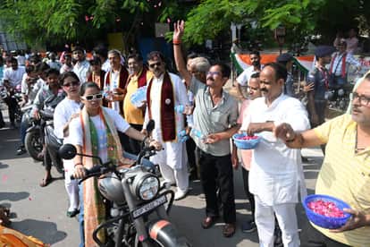 Maa Tujhe Pranam Amar Ujala Tiranga Yatra in Varanasi administration and Municipal Corporation