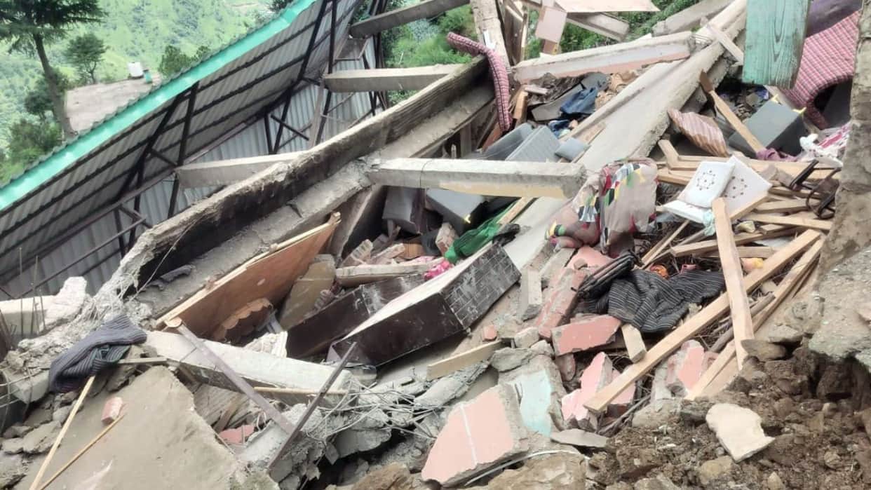 sirmaur rajgarh chhichhriyan house collapse two women dead two children injured