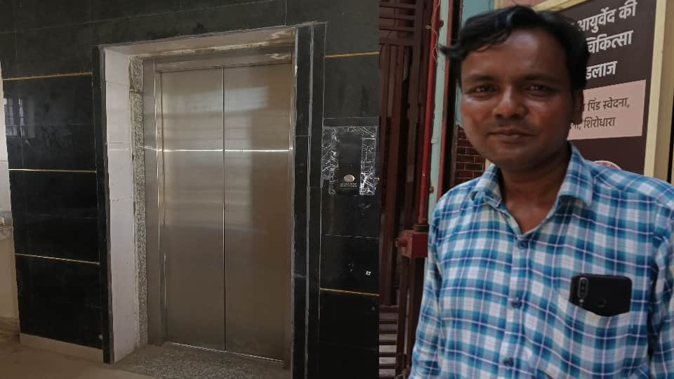 Meerut: Employee trapped in a four-storey tower's elevator; it crashed down immediately
