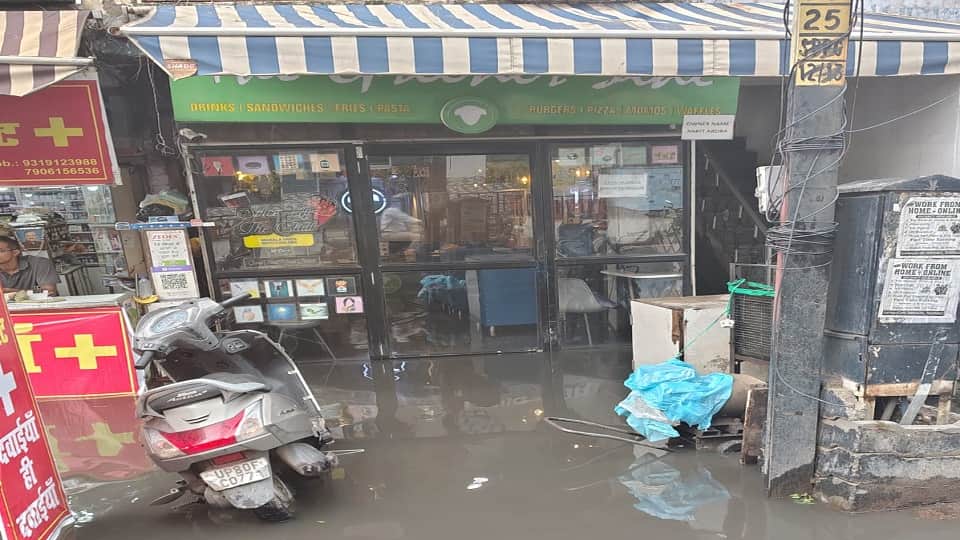 Waterlogging in Agra following 15 minutes of rain shops flooded