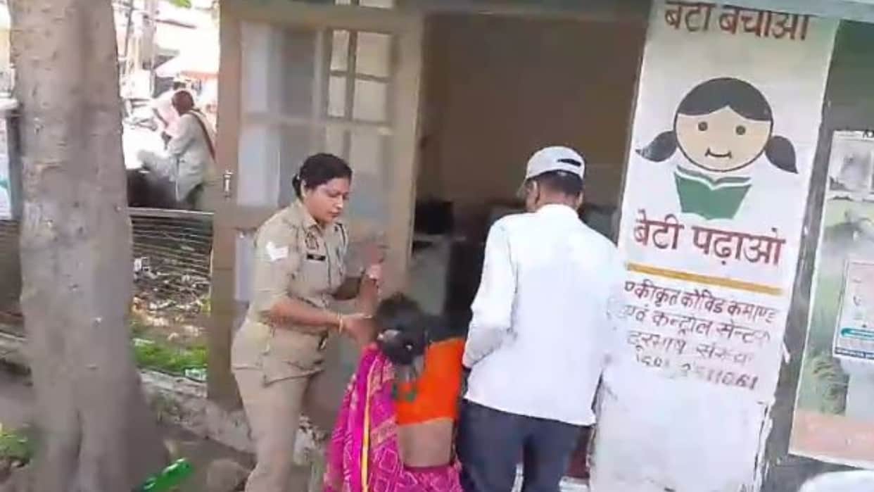 Four women attempted self-immolation at the Collectorate gate in Bareilly