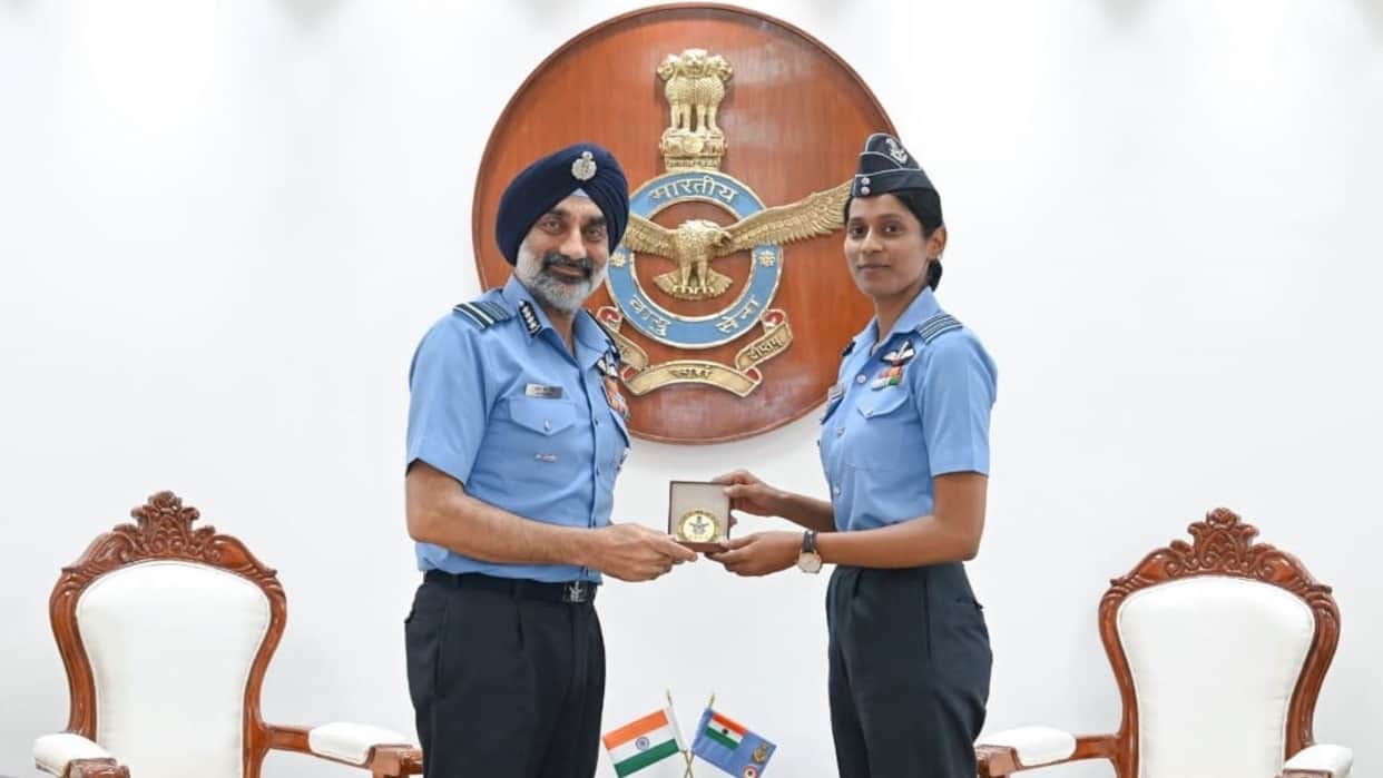 Bhawana Kanth becomes the country first female fighter combat leader; meets the Air Force Chief