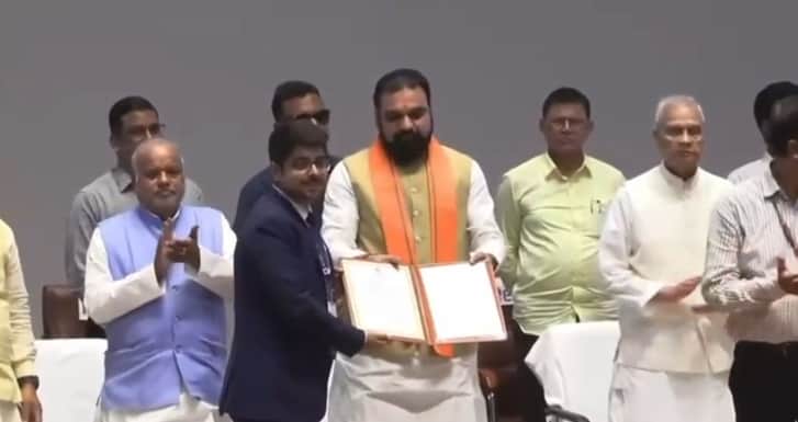 CM Samrat Chaudhary handed over appointment letters to candidates who cleared the BPSC 70th exam Bihar News
