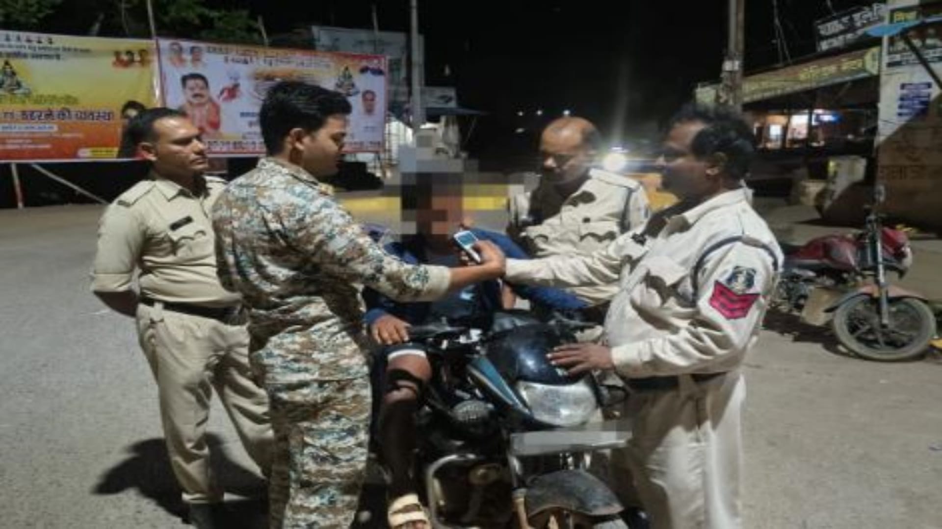 पुलिस ने देर रात तक जांच की