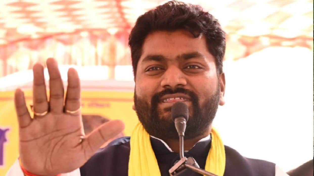 UP: Allegation of threatening an SP member by pointing a pistol; Arvind Rajbhar lashes out at Akhilesh, says v