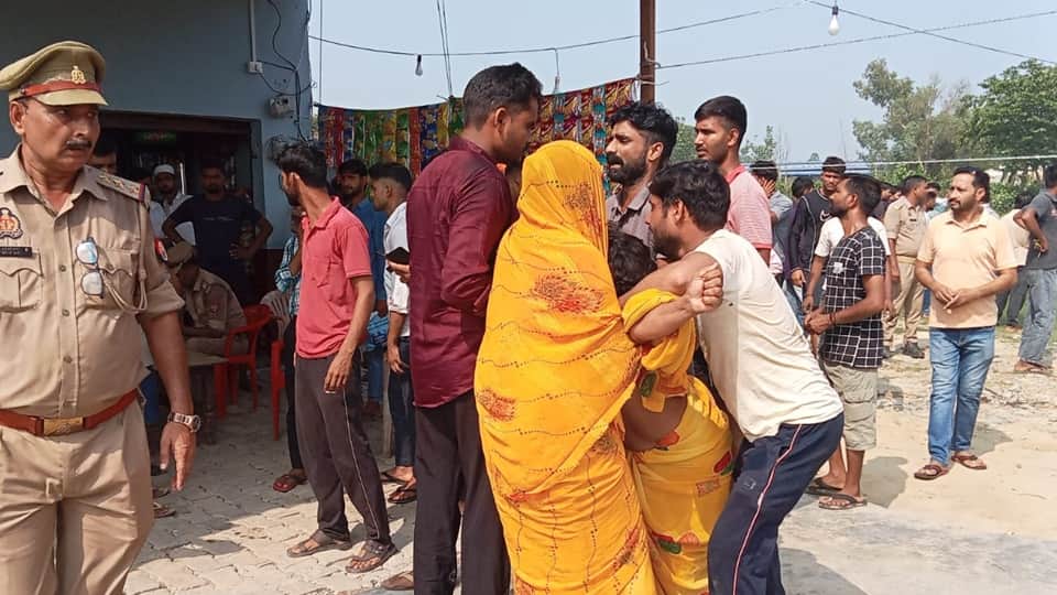 Moradabad: Firm employees fell onto road after collision between motorcycles and were run over by speeding dum