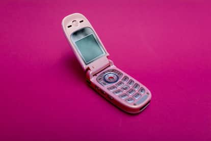 Retro Gadgets Are Back: Gen Z Is Ditching Smartphones for Wired Earphones and Old-School Cameras
